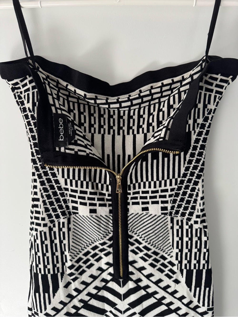 Bebe Black & White Sculpt Knit Bodycon Midi Dress Size S Gold Zip